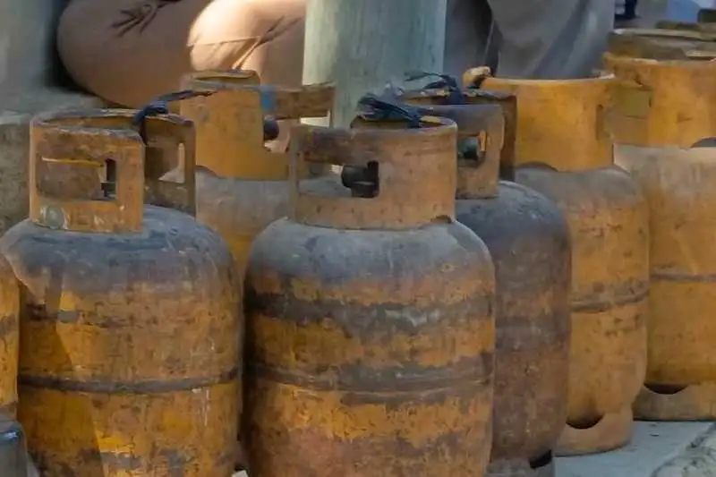 Portada: ¡por fin! llega el gas y se inicia la distribución en aiquile: familias forman filas para recibir su suministro