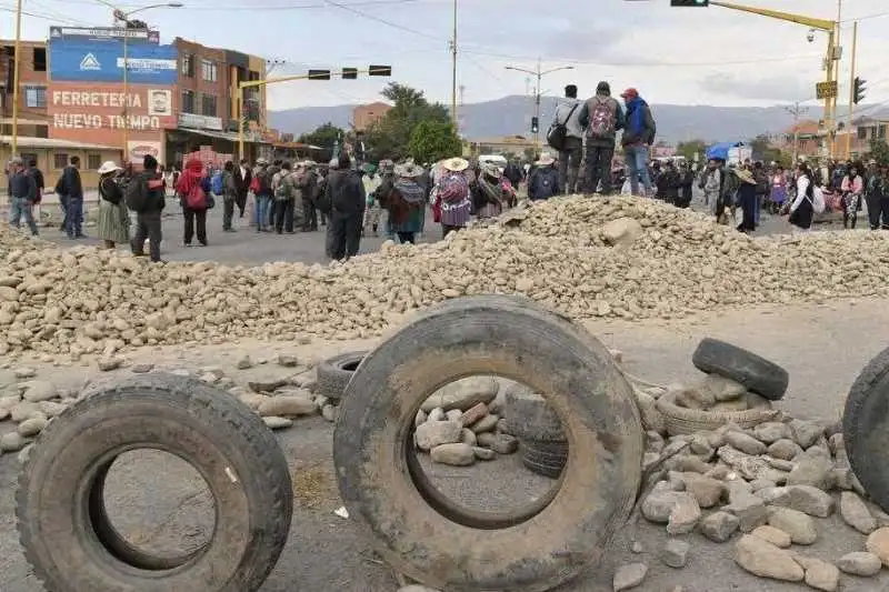 Portada: bolivia cumple 46 días de conflicto con 50 puntos de bloqueo activos en cinco departamentos