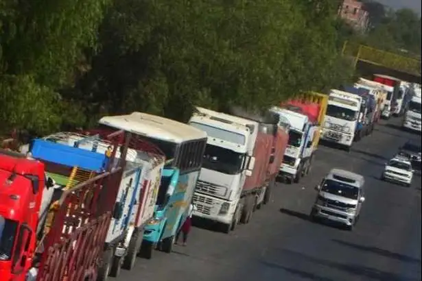 Portada: crisis de combustibles se agrava: denuncias sobre la calidad de la gasolina generan nuevas filas y desabastecimiento