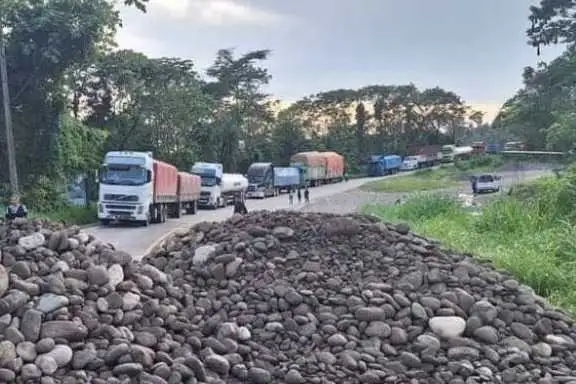 Portada: prevén operativo en el trópico de cochabamba en medio de esfuerzos por normalizar el tránsito