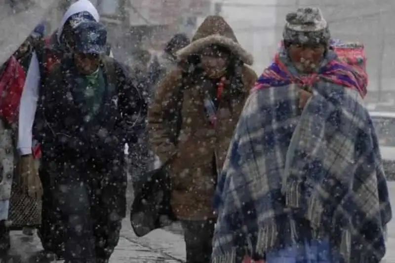 Portada: bolivia afronta una nueva ola de frío: senamhi alerta heladas, descenso de temperaturas y posibles nevadas