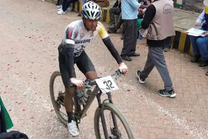 Portada: radio esperanza inicia la organización de la xliii competencia ciclística integración del cono sur – p. macario zurita 2026