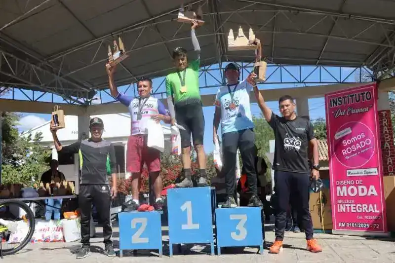 Portada: la iii vuelta ciclística aiquile 2026 reunió a decenas de pedalistas y consolidó al municipio como escenario del ciclismo