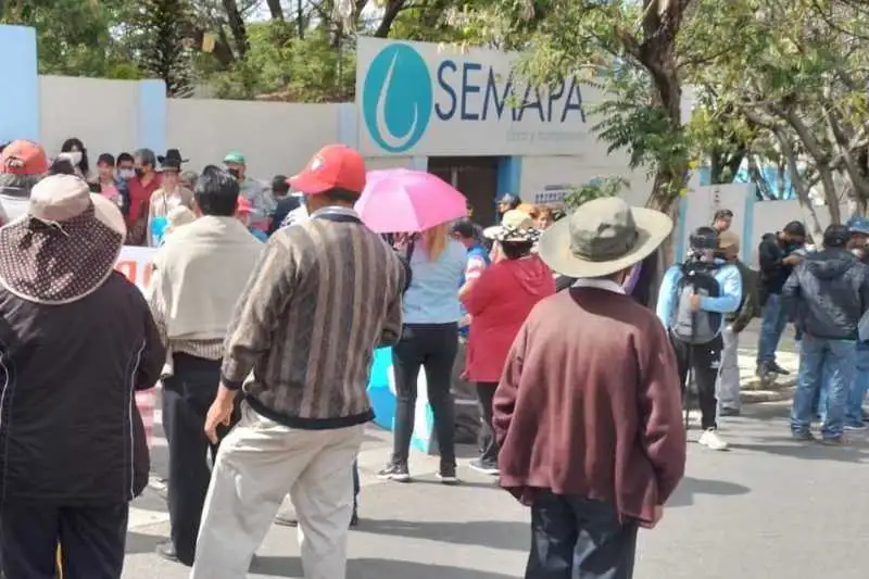Portada: debate por las tarifas del agua en cochabamba: piden mayor transparencia en los costos que cobra semapa
