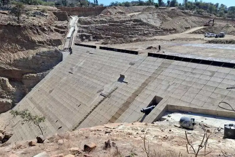 Portada: autoridades fiscalizan el proyecto de la represa la angostura en omereque para verificar su avance y ejecución