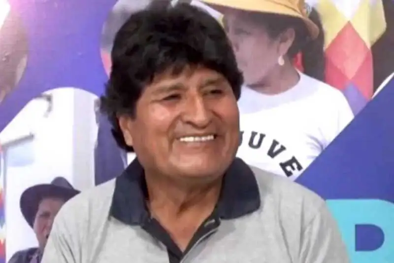 Portada: evo morales acusa “desbande” en el gobierno de rodrigo paz y cuestiona las recientes salidas de autoridades