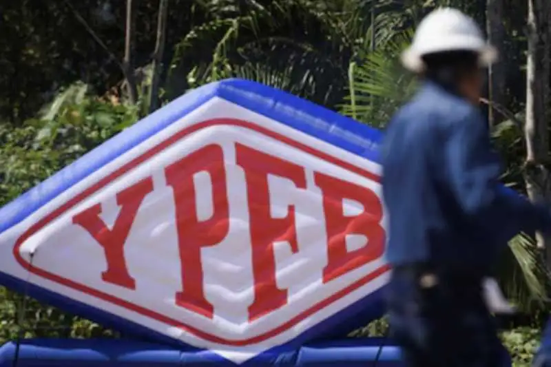 Portada: gobierno denuncia presunto daño económico de bs 870 millones en contratos de ypfb refinación