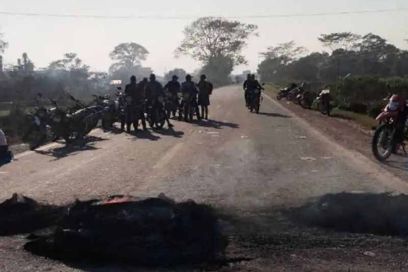 Portada: tercer día de bloqueo en san pablo: productores mantienen cerrada la ruta entre santa cruz y beni