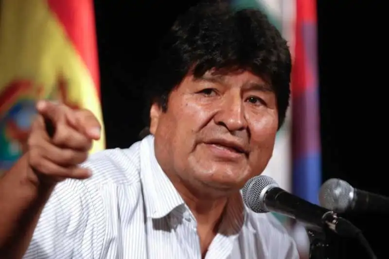 Portada: diputados gritan “¡evo a la cárcel!” tras anuncio del nuevo comandante de la policía