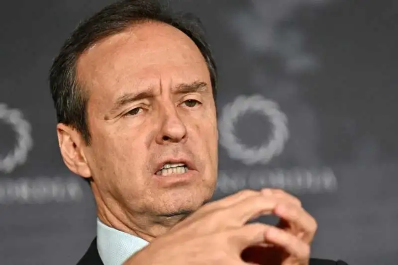 Portada: tuto quiroga acusa a rodrigo paz de mantener el modelo del mas y exige acelerar reformas constitucionales