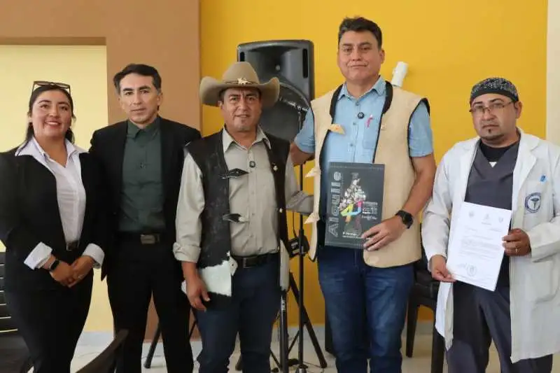 Portada: sedes posesiona a nuevo director del hospital carmen lópez de aiquile