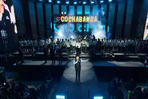cochabamba vivió una multitudinaria serenata por sus 216 años